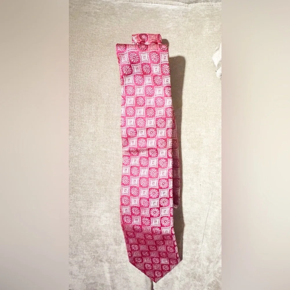 Hugo Boss Elegant Red Patterned Men's Tie